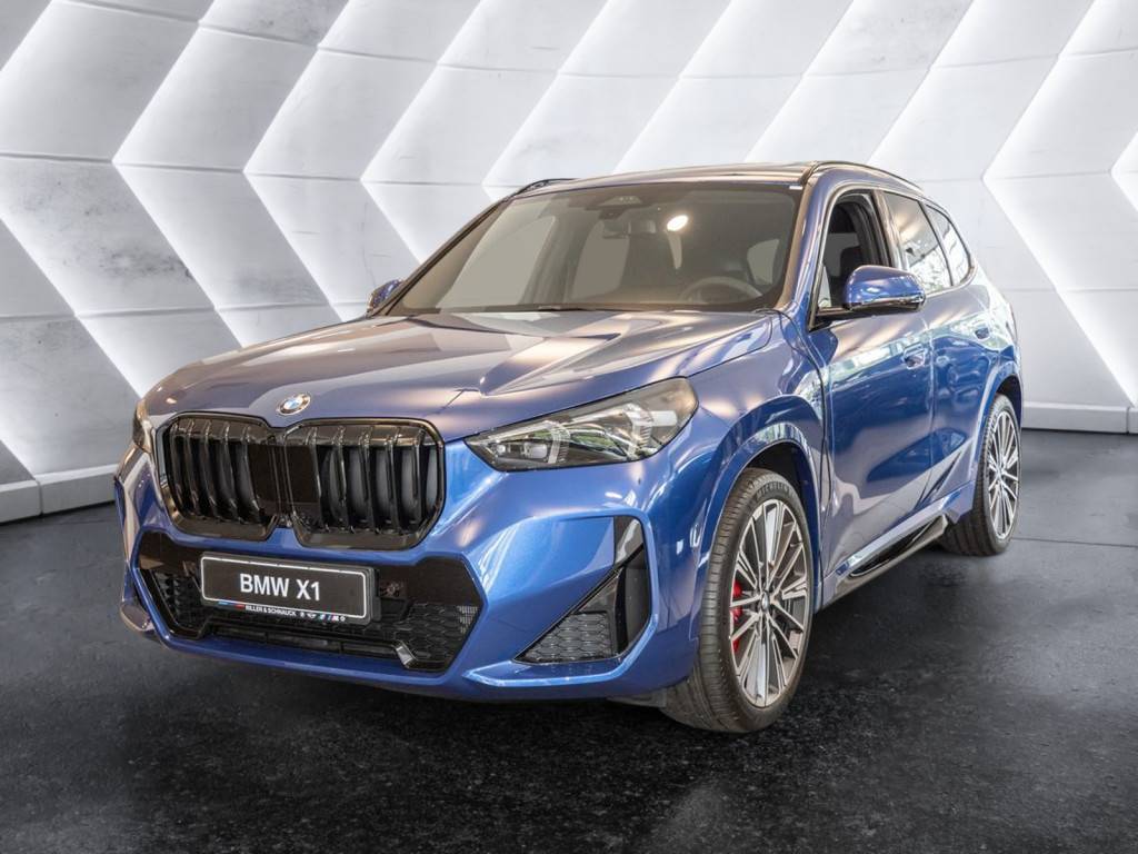 BMW X1 xDrive 23i M-Sport AKTIVSITZE LED PANO 360°